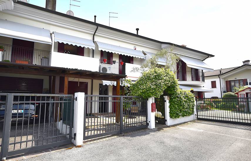 San Donà di Piave, villetta a schiera con 2...